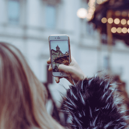 5 Signs That Social Media Is Affecting Your Mental Health & What To Do About It